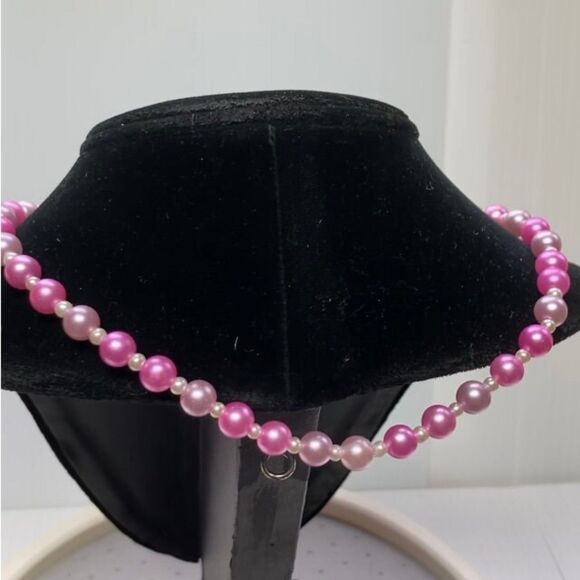 PINK PEACE Sign Pink and White Faux Pearl Beads Stretchy Necklace 20 Inches Long - Picture 3 of 6